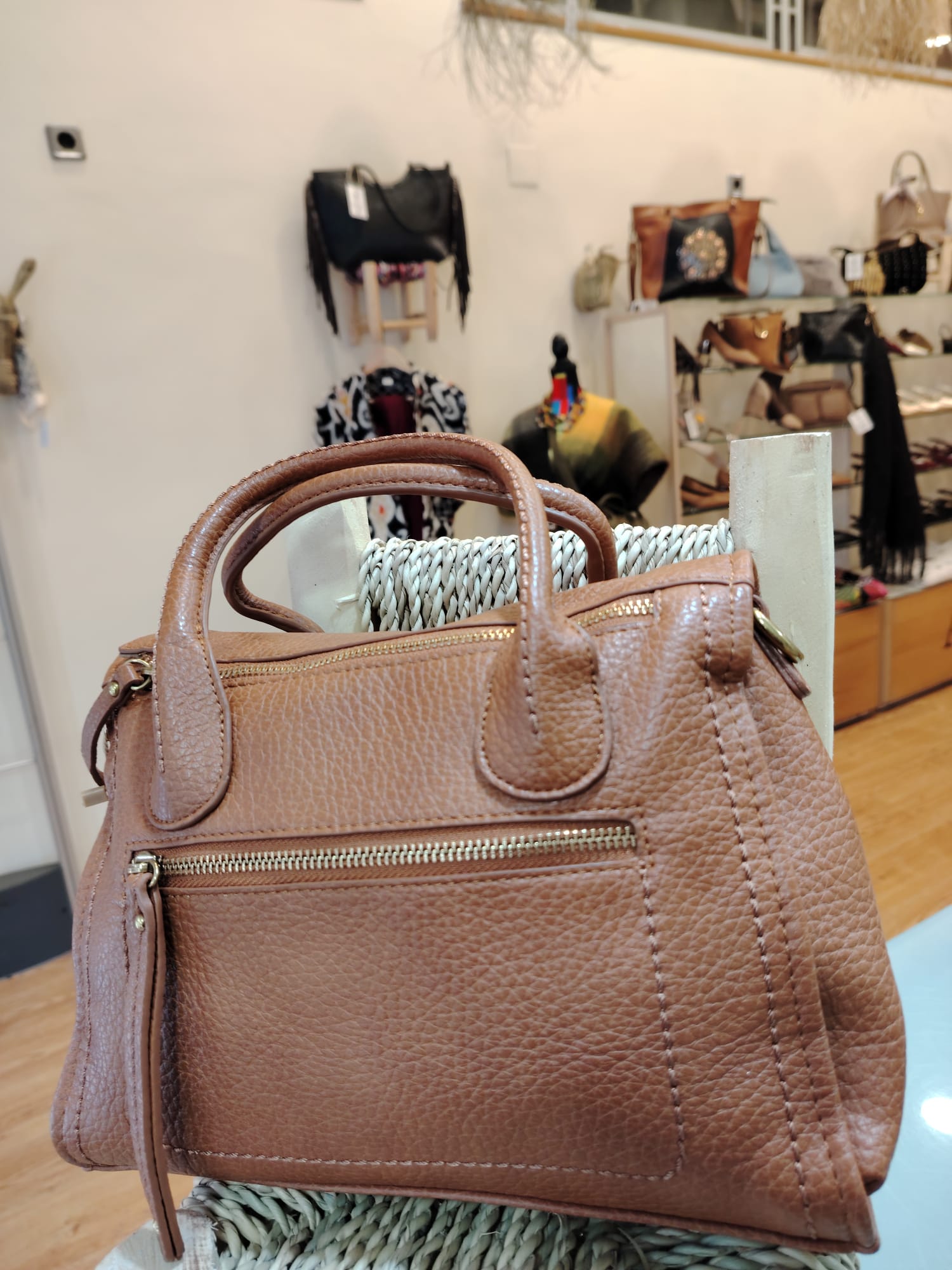 Bolso Tote "City Heritage" – Cuero Vegano y Estilo Atemporal - Imagen 2