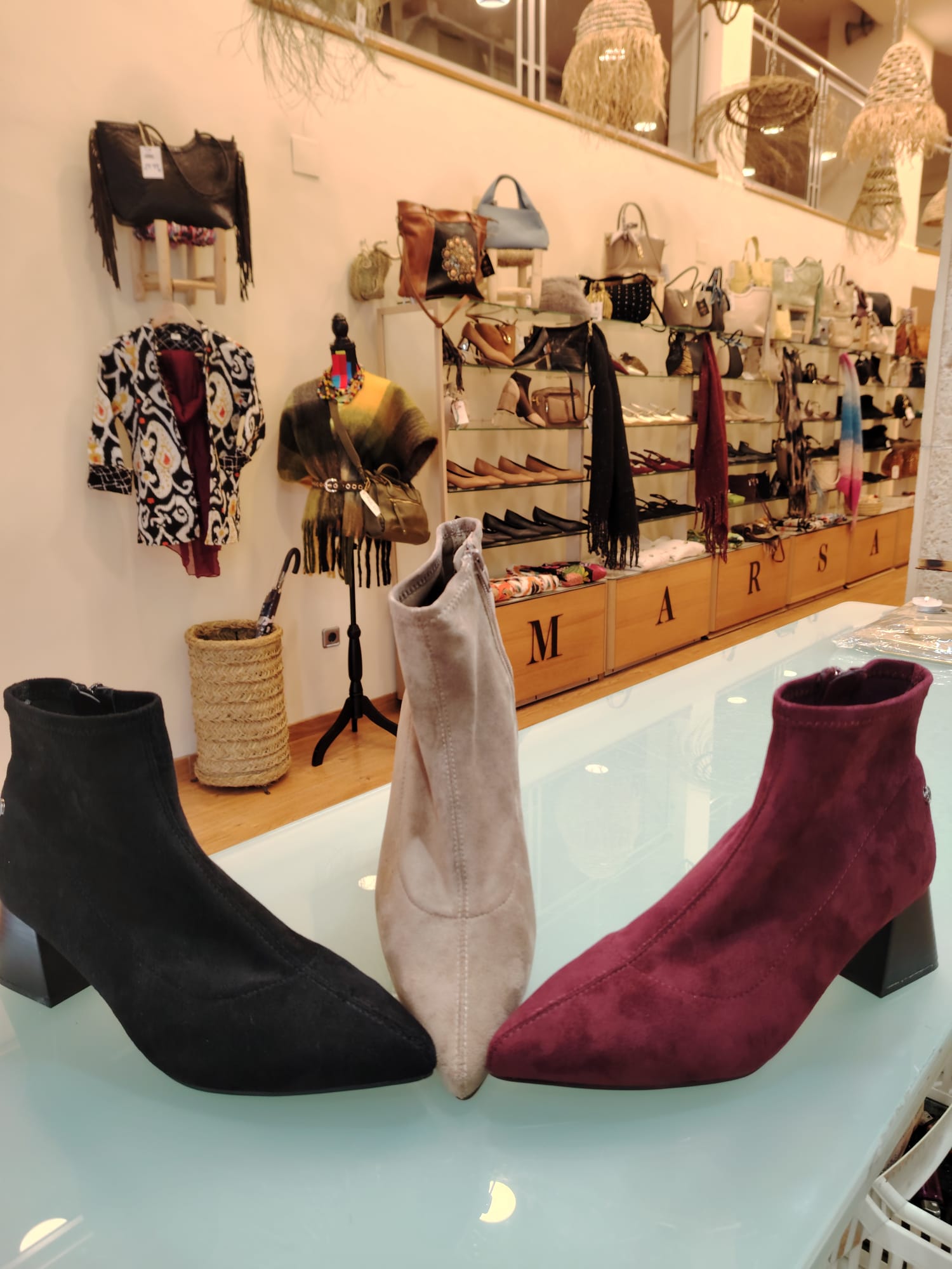 Botín de Piel Vuelta – Elegancia con Tacto Terciopelo - Imagen 5