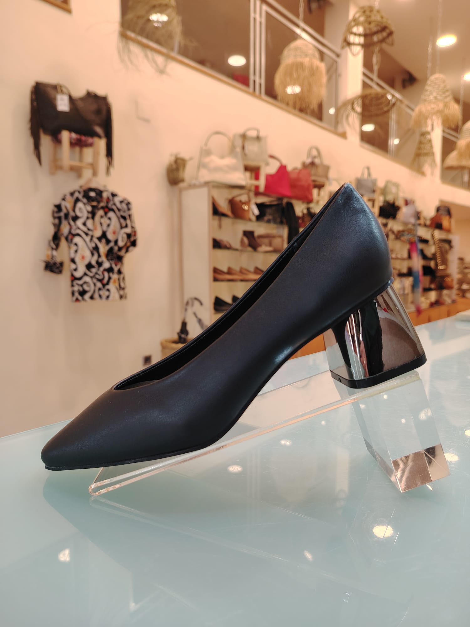 Salón 'Mirror Chic' en Negro con Tacón de Bloque Espejado - Imagen 4