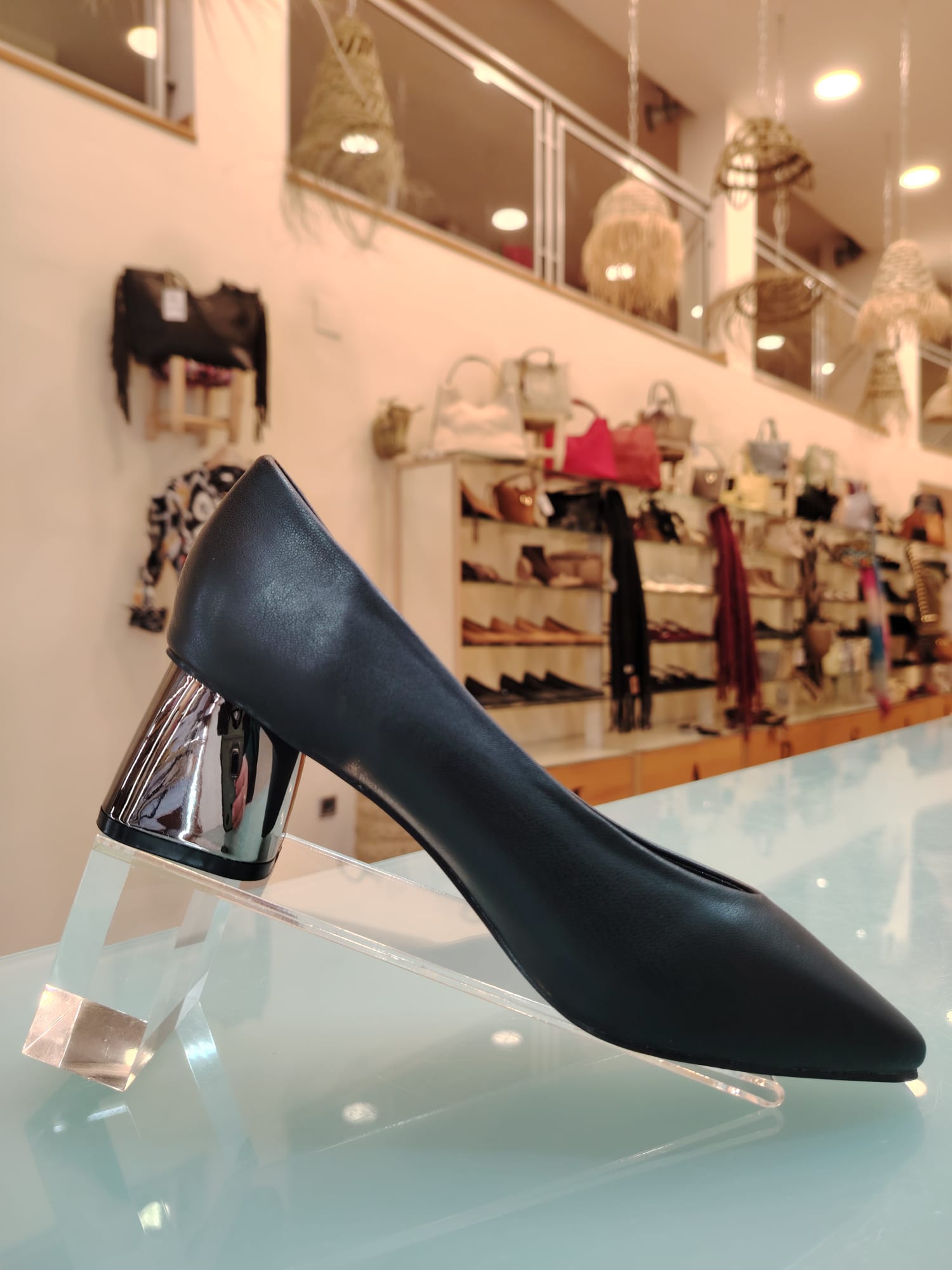 Salón 'Mirror Chic' en Negro con Tacón de Bloque Espejado - Imagen 2