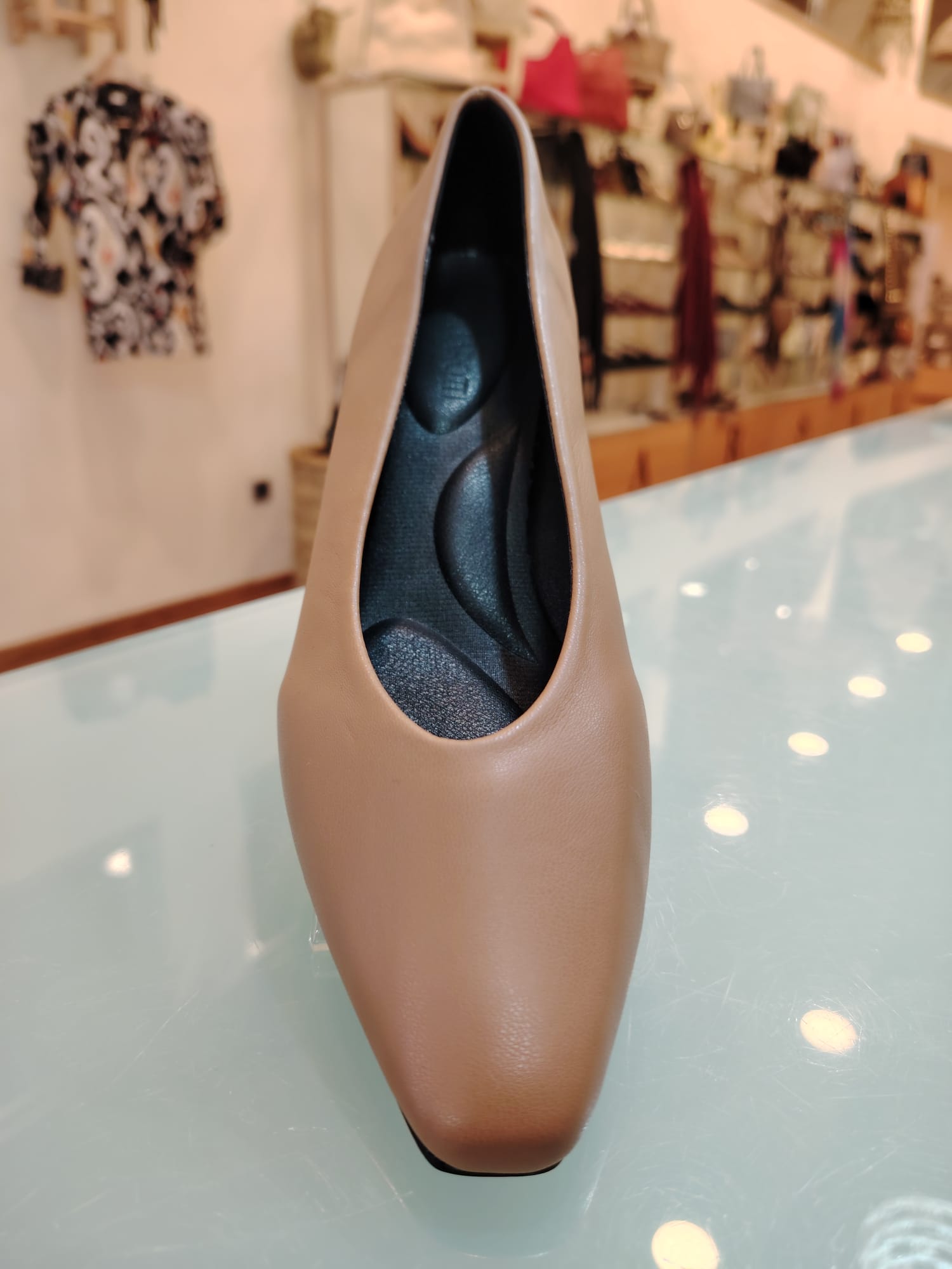 Salón 'Mirror Chic' en Nude con Tacón de Bloque Espejado - Imagen 3