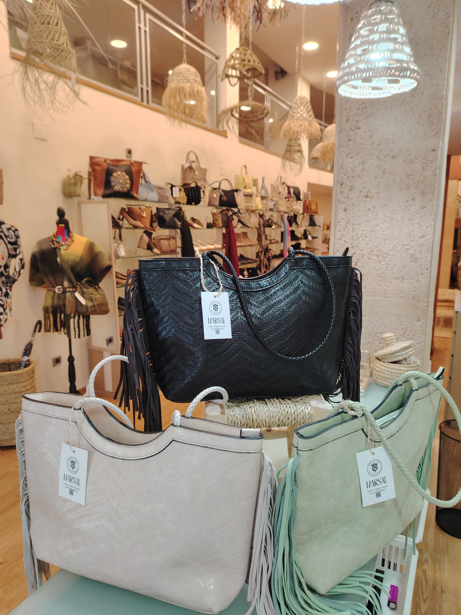 Maxi Bolso Shopper "Arizona" – Textura Espiga y Flecos Boho - Imagen 4