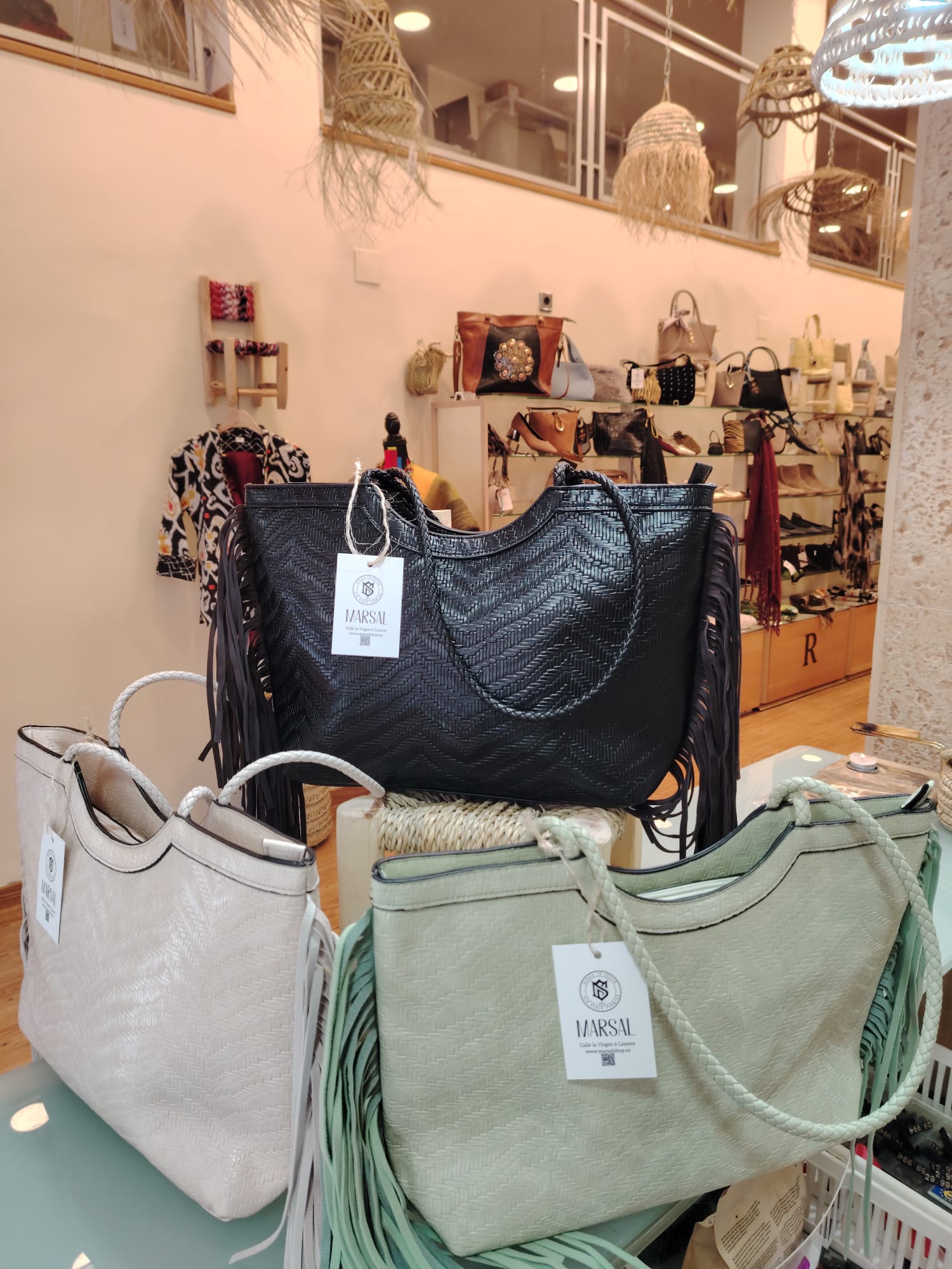 Maxi Bolso Shopper "Arizona" – Textura Espiga y Flecos Boho - Imagen 3